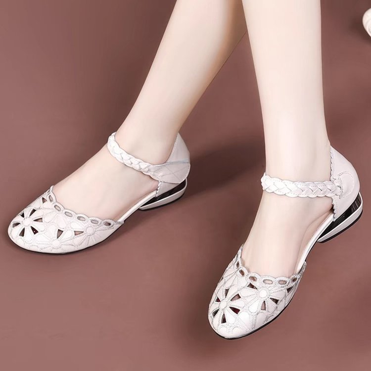 Baotou sandalias de verano para mujeres 2026 sandalias de mediano taco de mediana edad sandalias de cuero suave para madres sandalias de base suave para mujeres casuales cómodas image 1