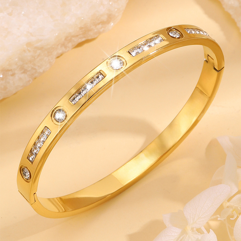 Pulsera de Acero Titanium para Mujer de Acero Inoxidable Bañado en Oro de 18K con Diamantes image 7