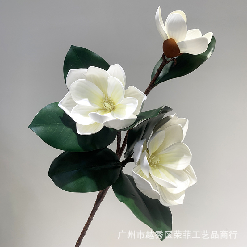 Simulación de flores magnolia sensación de mano 3D de alta calidad con hojas de simulación 3 cabezas magnolia decoración de la sala de estar de boda del hotel
