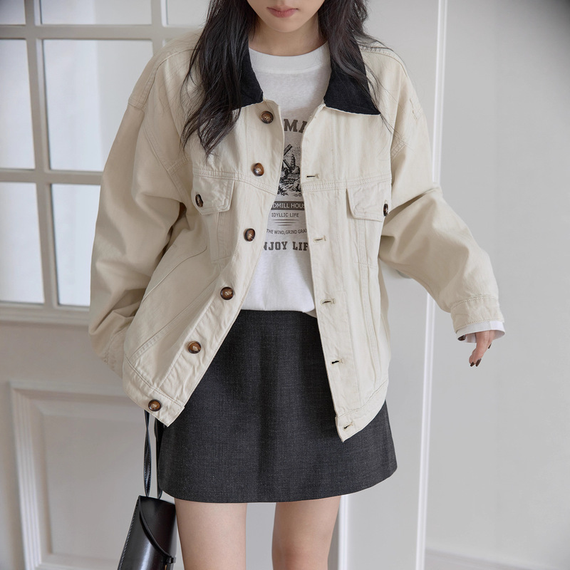 Cord Collar Contrasting Lapel Barn Style Denim Jacket for Women Retro High-End Off-White Loose Silhouette Jacket Autumn