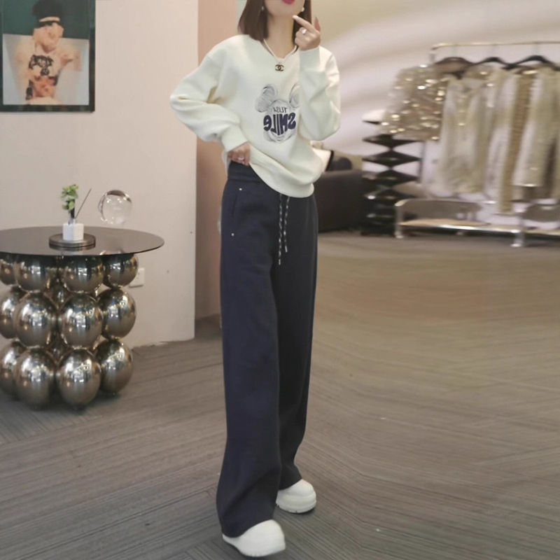 Fashionable and Youthful Casual Sports Suit for Women, 2026 Spring New Style, Playful and Cute Trendy Sweatshirt and Wide-Leg Pants Two-Piece Set