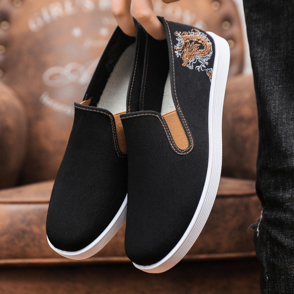 Zapatos de tela para hombres nuevos zapatos de hombre viejos bordados tradicionales de Beijing, zapatos casuales para hombres con suela suave zapatos de hombre perezosos