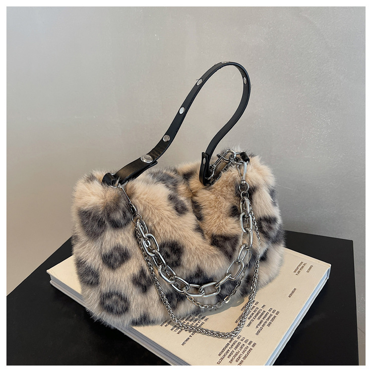 Small Plush Vintage Style Square Bag display picture 1