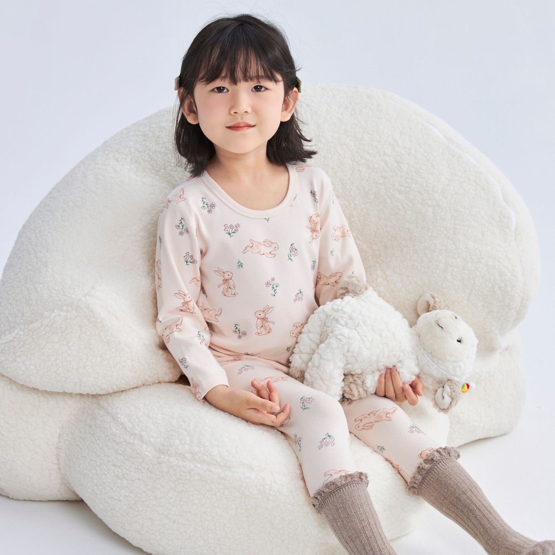 가을과 겨울의 한국어 버전 새로운 어린이 잠옷 면 샌딩 카테고리 중년 및 큰 어린이를위한 가을 옷 소년 소녀 홈 의류 재고
