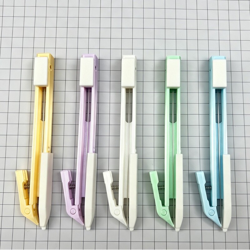 Plastic bead pen, automatic bead-dispensing tool for students, high aesthetic value, multiple colors available, bead-dispensing aid