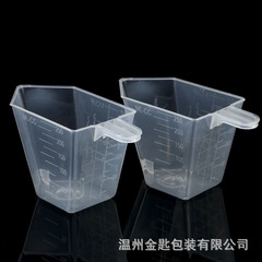 プラスチックカップは目盛り付きの洗剤スプーンを持っています。