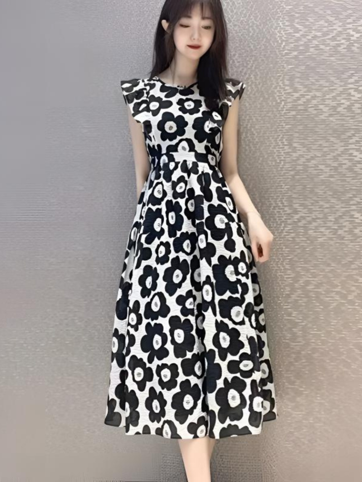 Đầm liền nữ in hoa văn Pháp cổ điển, dáng ôm, không tay — đen