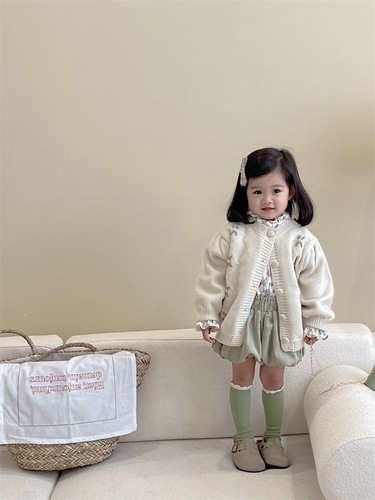 Korean children's clothing 2024 new spring girls' embroidered knitting cardigan floral top corduroy shorts