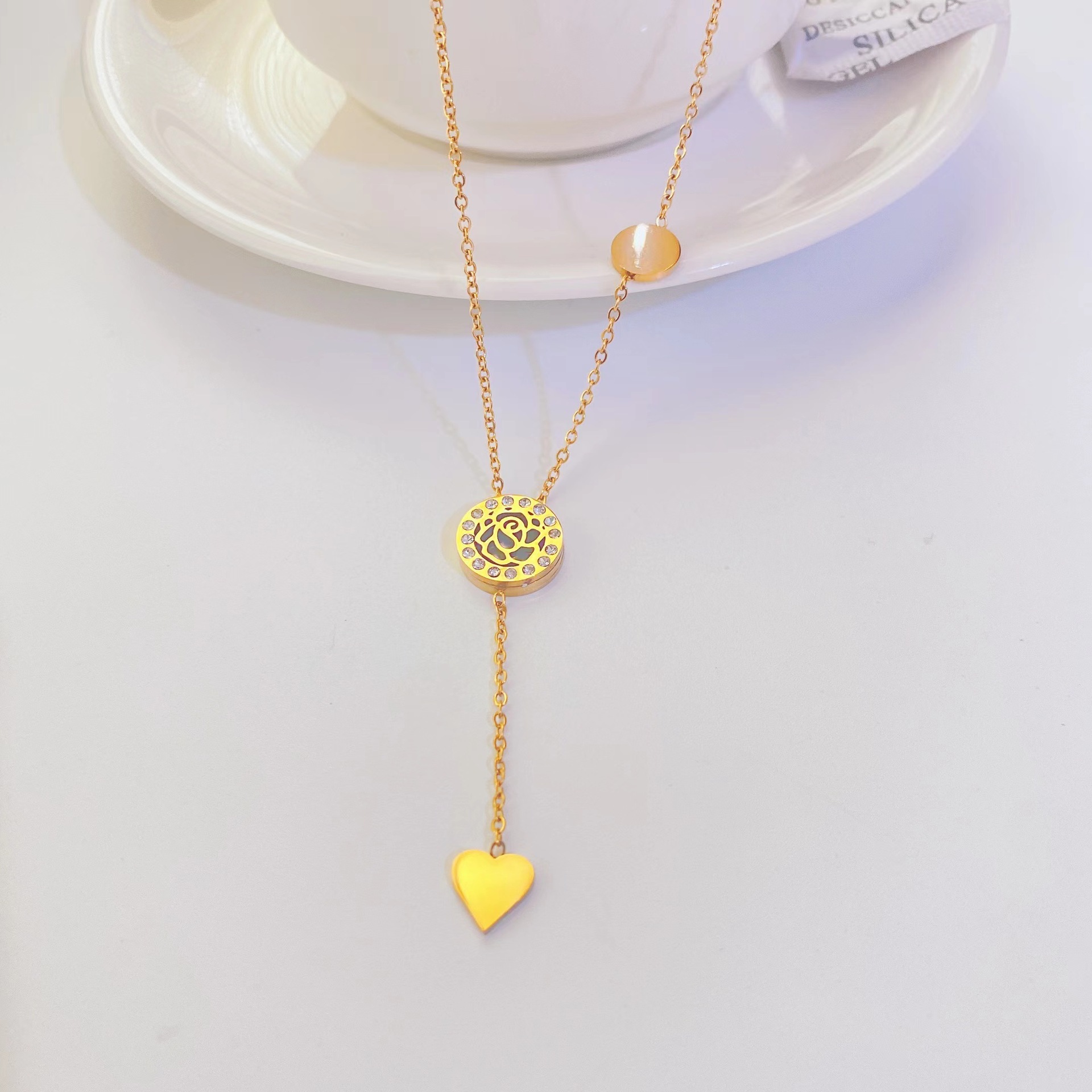 fashion new titanium steel necklace plated 18k gold flower diamond zircon clavicle chainpicture3