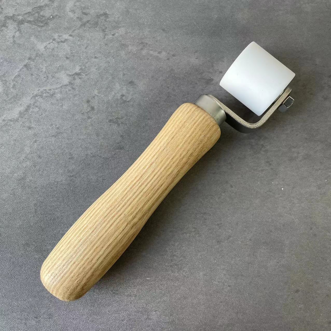 专业优质贴壁纸墙纸工具接缝压轮白色防水榉木手柄