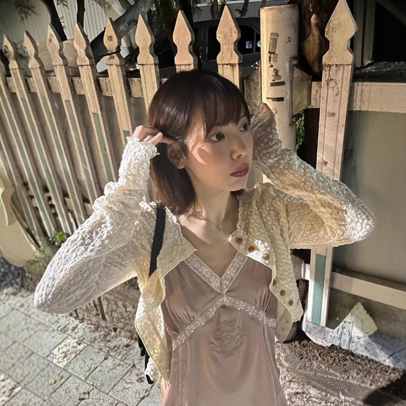 Spot White Textured Lace Long-Sleeved Shirt for Women 2025 Korean Ins Casual Design Shirt Eye*E