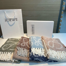 25新款拼色马海毛提花双面围巾冬天爆款棋盘格保暖羊绒披肩女士