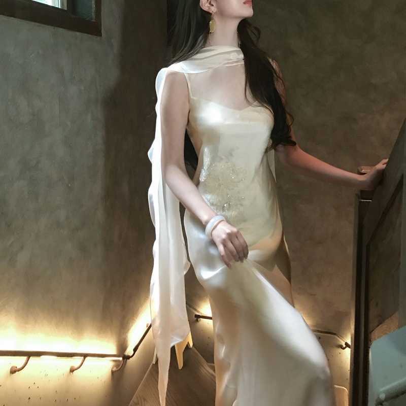 From the Moment You See It: [Ning Shuang] New Chinese-Style Three-Dimensional Embroidered Dress with an Elegant Cape Design, Long Gown for Banquets