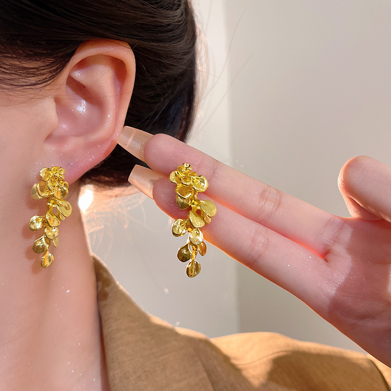 2025 estilos explosivos pendientes de mariposa de perlas para mujer, lujo ligero de nicho, pendientes de aguja de plata 925, joyería de pendientes al por mayor