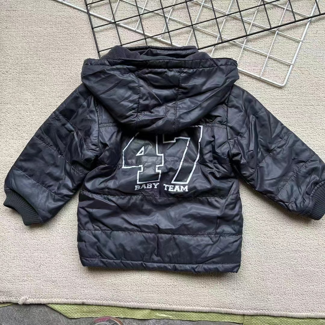 Ropa de los niños individuales de algodón acolchado Abrigo acolchado de algodón 23 nuevos niños y niñas invierno chaqueta acolchada de algodón acolchado con capucha de manga larga de algodón acolchado abrigo de manga larga