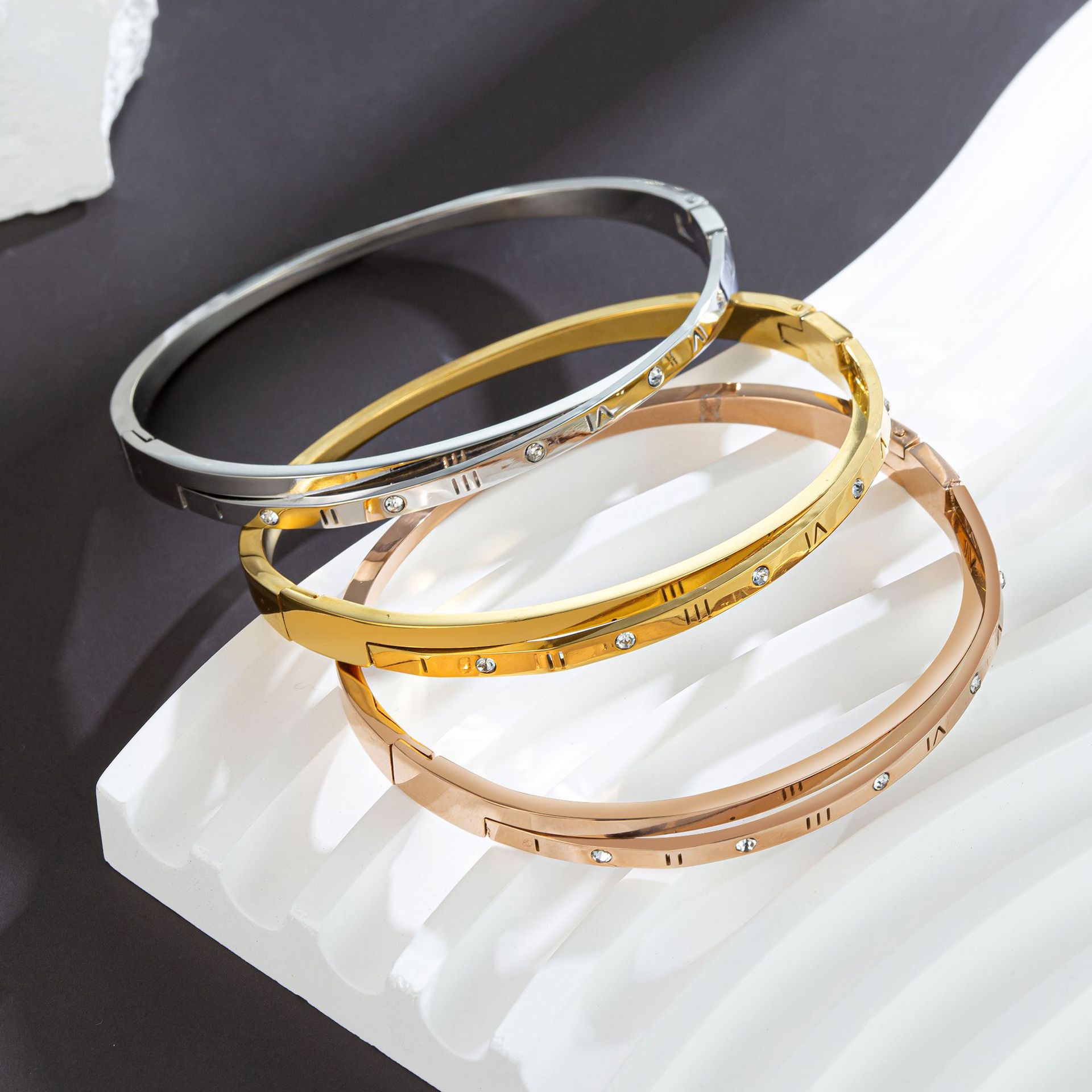 Brazalete de moda europea y americana de acero de titanio cruzado números romanos accesorios de acero de doble pulsera pulsera de hebilla