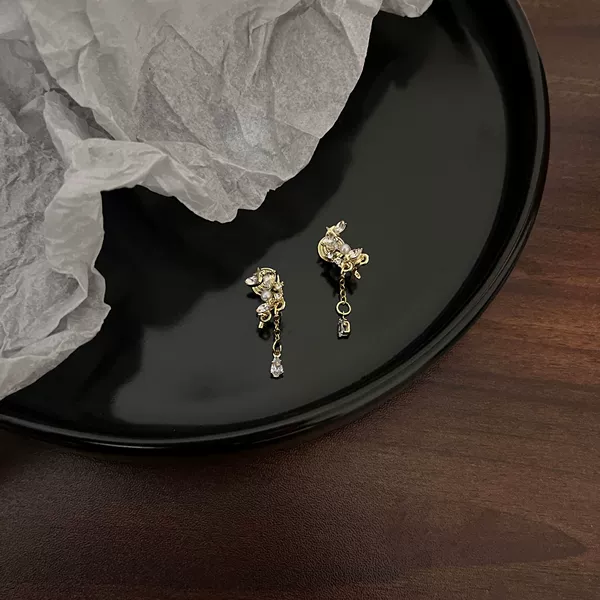 Chain, mosquito coil, ear clips