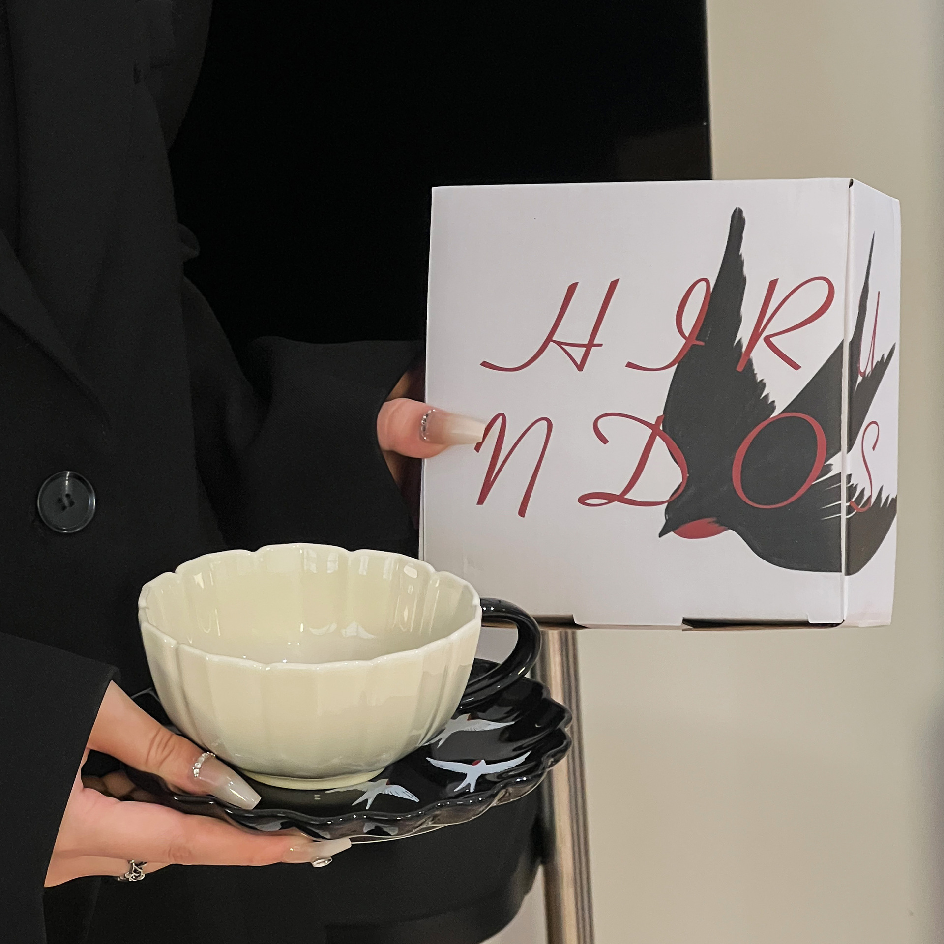 estilo japonés estilo de alto valor de la cara cubiertos retro relieve pintado a mano golondrina plato de cerámica plato oval de desayuno taza de café plato de aperitivo