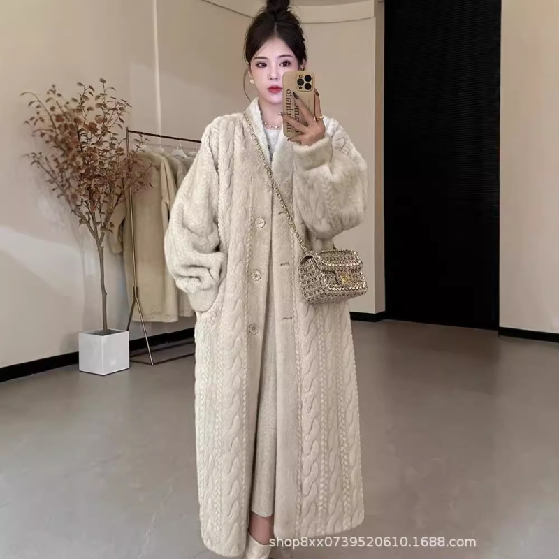 2025 Eco-Friendly Faux Fur Coat for Women, Winter Mink Fur Plush Integrated Fur Coat, Long Style, New Fluffy Design 2025 Eco-Friendly Faux Fur Coat for Women, Winter Mink Fur Plush Integrated Fur Coat, Long Style, New Fluffy Design