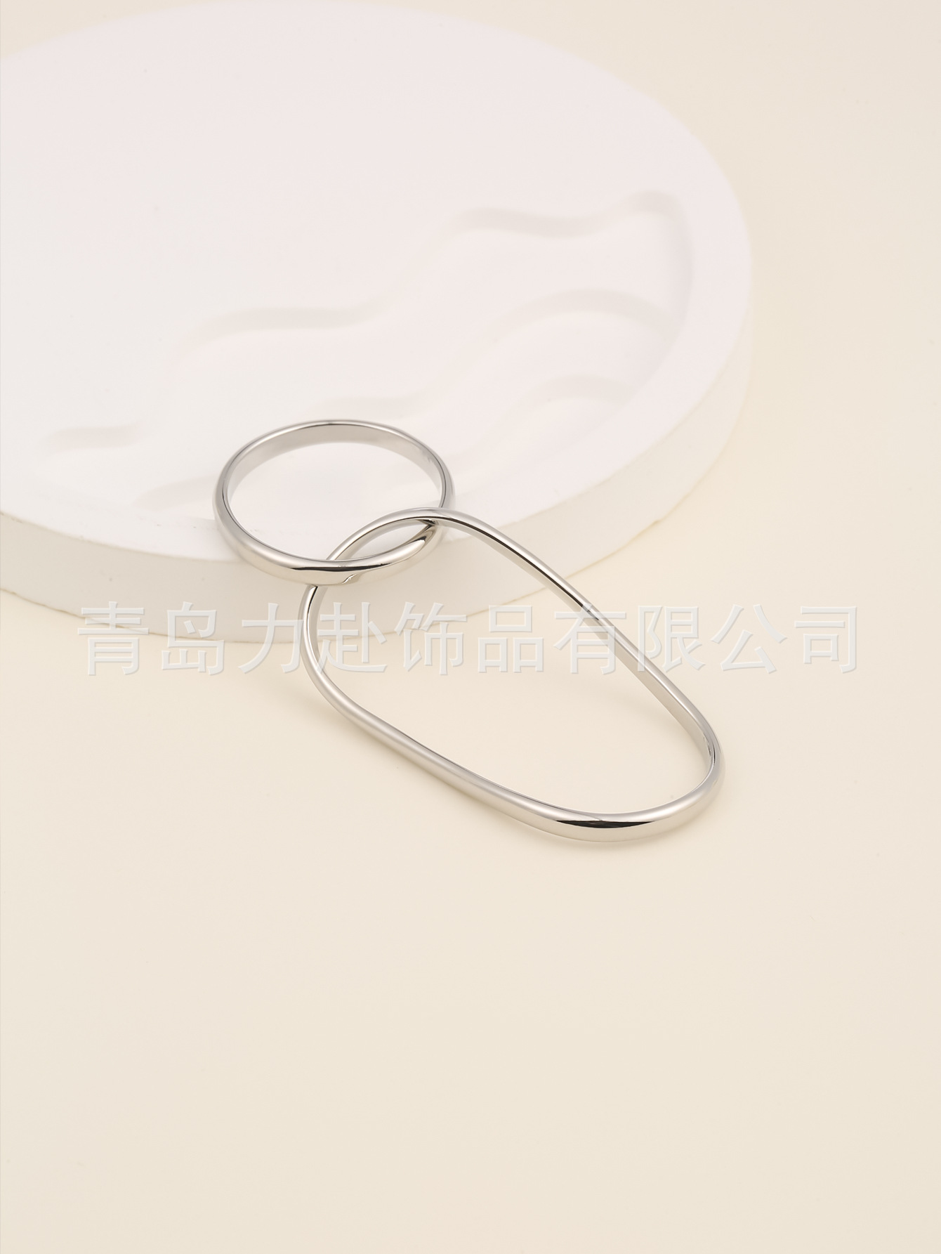 クロスボーダー ニッチ メタルライン ダブルリング 不規則な光沢 3本指リング 大胆なリング