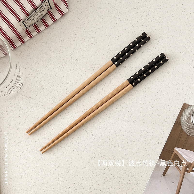 [2개입] 도트무늬 대나무젓가락 - 흰색 도트무늬가 있는 검정색