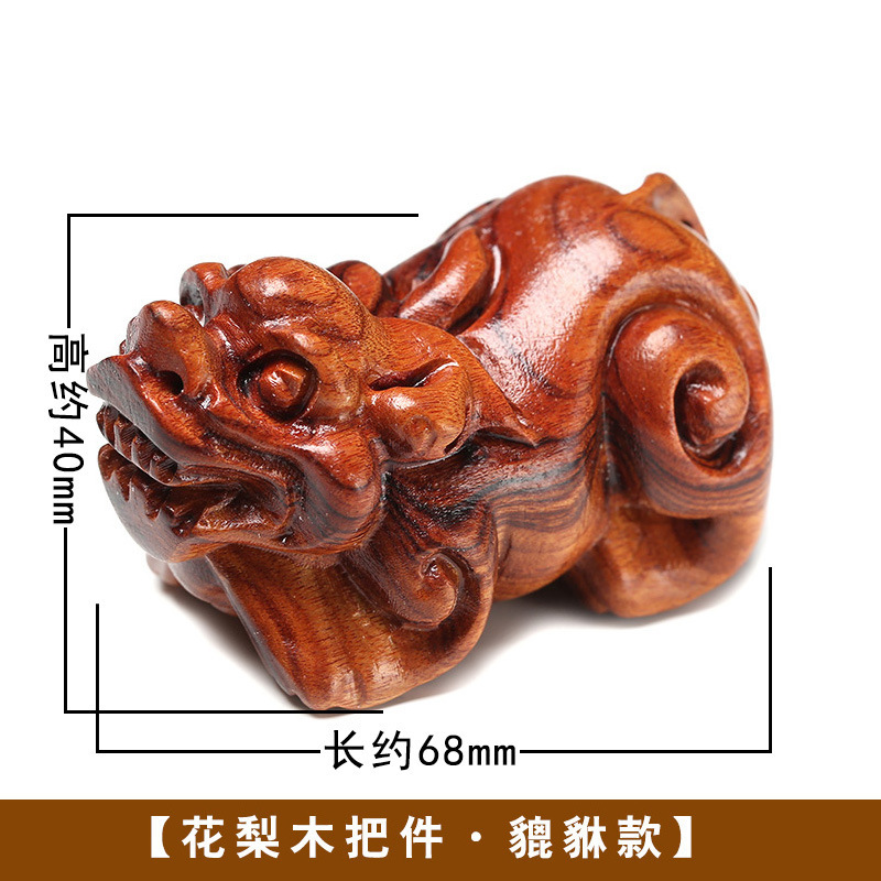 黄花梨の取っ手の件の木はクルミのヒョウタンの十二生肖の文を彫って赤い木の彫刻の小さい掛け金を彫って中実の置物を並べます。|undefined