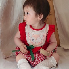 女の子の夏の子供の連体服の赤いお尻の服は漢服の子供の満1歳の贈り物の服を登ります。