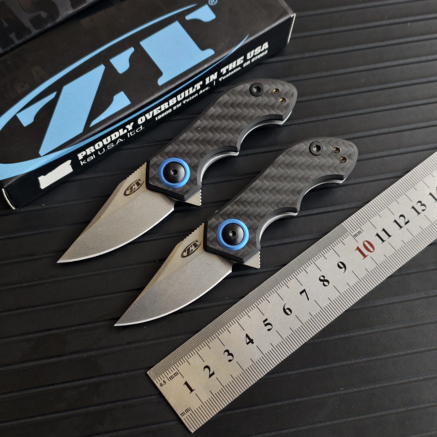 现货跨境热销ZT0022零误差高档碳纤柄户外口袋便捷开箱迷你折叠刀