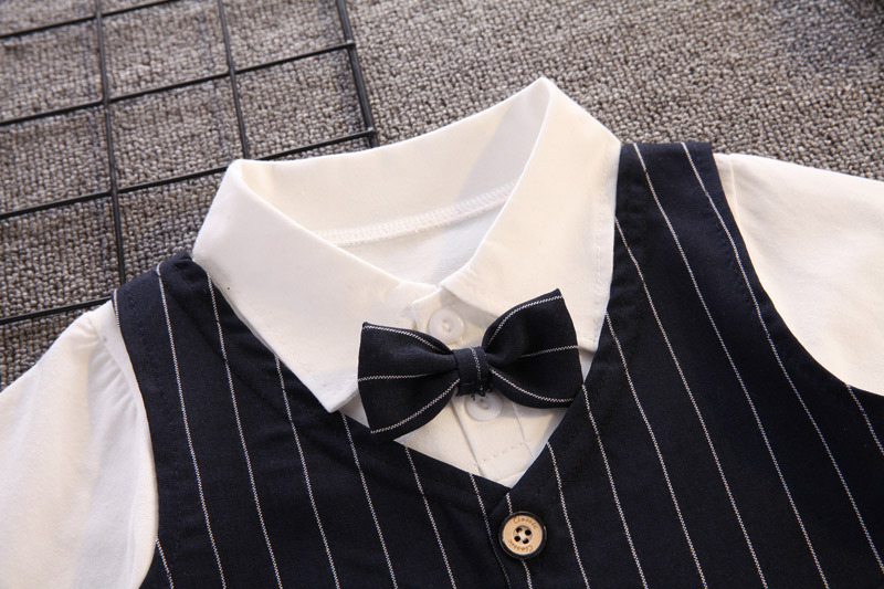 竖条领结背带套装