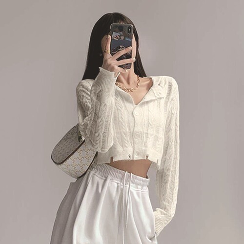 A new Japanese school-style, stylish and youthful knitted cardigan with a three-dimensional beaded floral sweater coat for women in the autumn of 2022 pic 16