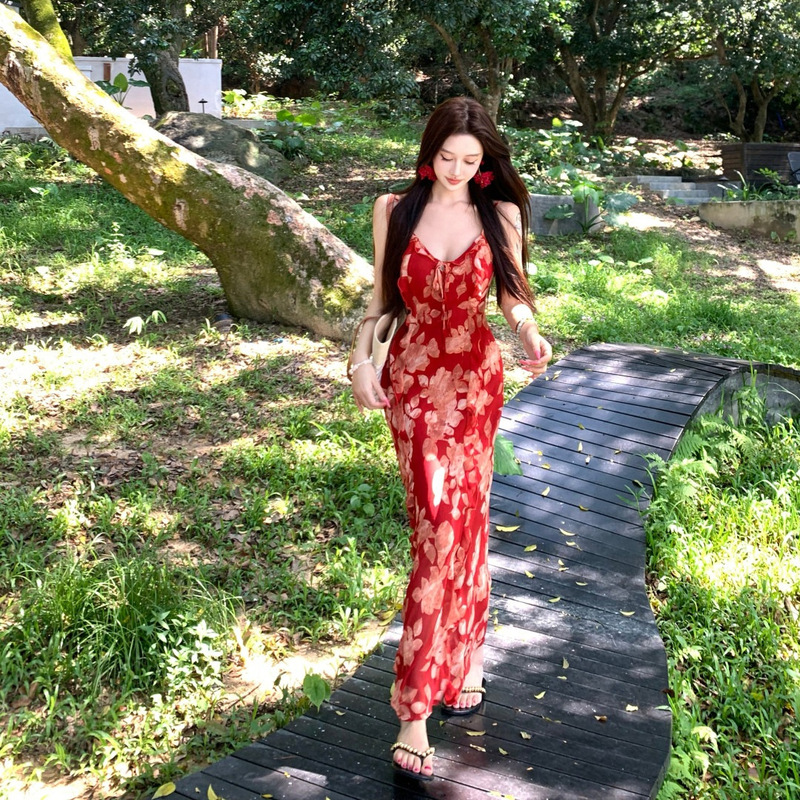 Shimei 2026 Spring Retro Style Red V-Neck Floral Strap Dress for Women, Chic and Age-Reducing Slim Fit Long Dress Shimei 2026 Spring Retro Style Red V-Neck Floral Strap Dress for Women, Chic and Age-Reducing Slim Fit Long Dress
