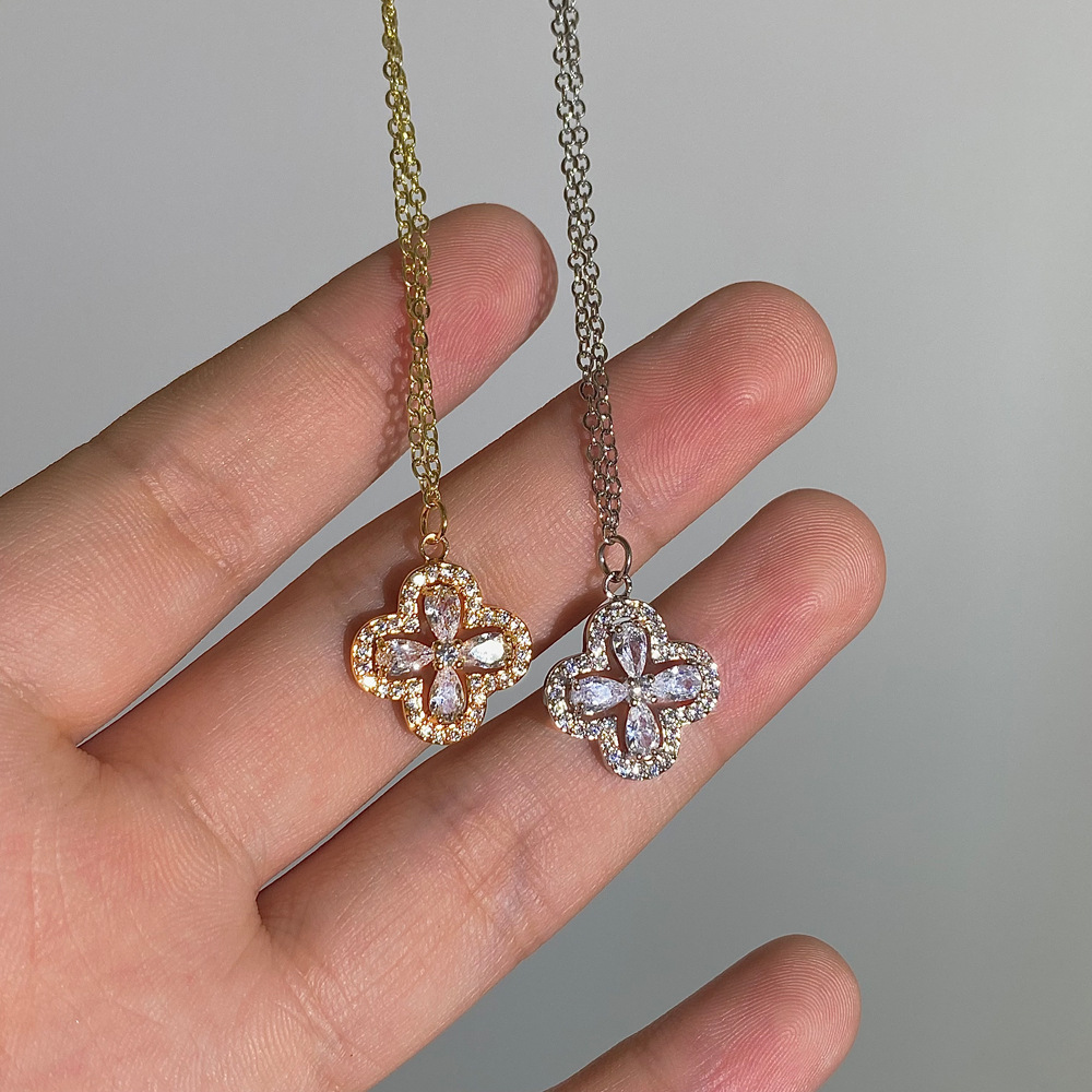 Flash zircon lucky clover necklace female niche clavicle chain elegant fashion light luxury necklace female copper plated real gold