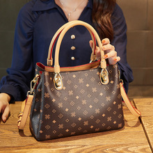 真皮女包2025新款潮轻奢简约手提包高档气质斜挎单肩包复古印花包