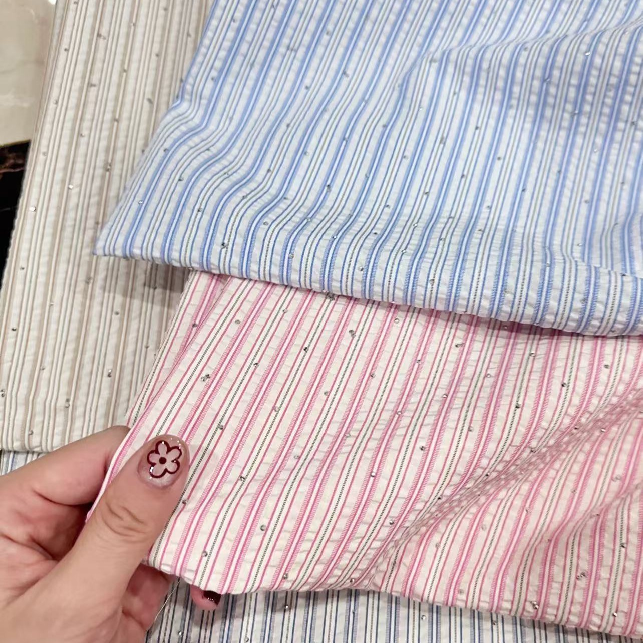 重工烫钻条纹面料衬衫面料 25春夏新品衬衫连衣裙童装面料条子布