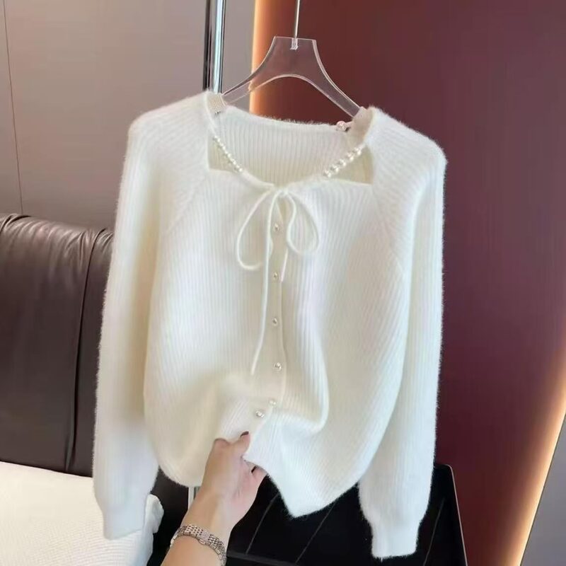 Korean-style design with gentle pearl buttons, women's sweater top for autumn and winter, sweet and slimming, elegant lace-up knitted cardigan Korean-style design with gentle pearl buttons, women's sweater top for autumn and winter, sweet and slimming, elegant lace-up knitted cardigan