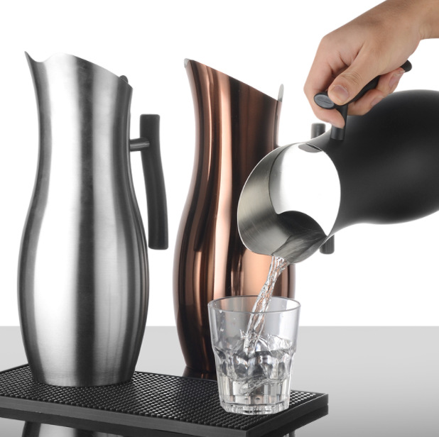 304 Cold Water Pitcher Thick Stainless Steel Water Jug Restaurant Hotel Cool Water Pitcher Household Juice Pitcher Pourer Large Capacity