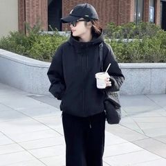 开春短款连帽冲锋衣外套女装春秋新款2025宽松小个子休闲夹克