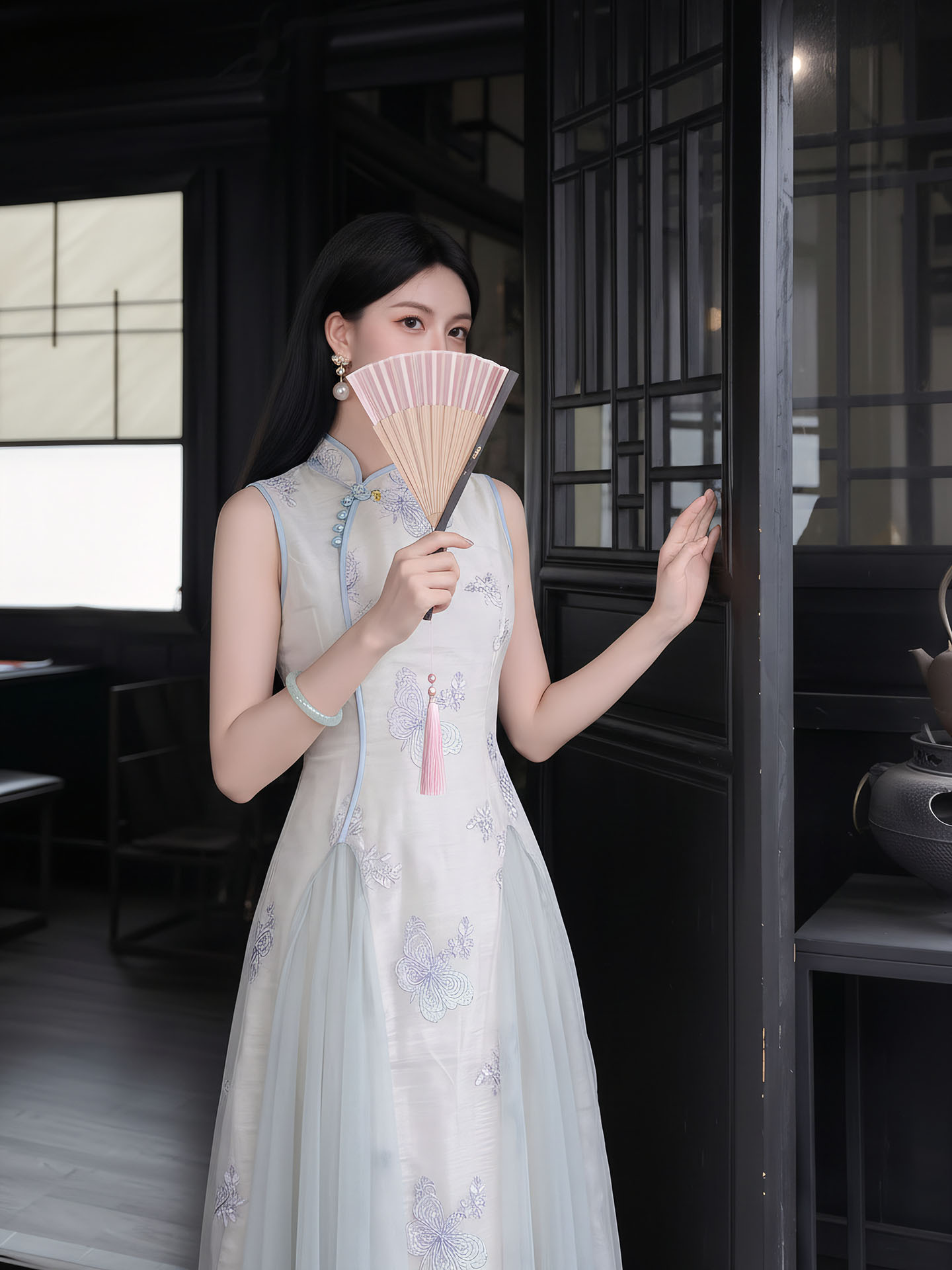 Đầm maxi nữ thắt eo kiểu sườn xám cách tân không tay dáng dài — màu xanh nhạt