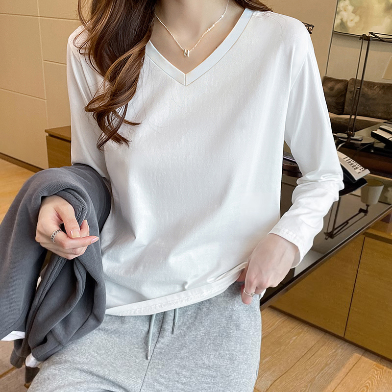 Flash Sale Exclusive: American-Style V-Neck White Long-Sleeve T-Shirt for Women, New Slim-Fit Base Shirt for Spring, Autumn, and Winter, Regular Shoulder Top Flash Sale Exclusive: American-Style V-Neck White Long-Sleeve T-Shirt for Women, New Slim-Fit Base Shirt for Spring, Autumn, and Winter, Regular Shoulder Top