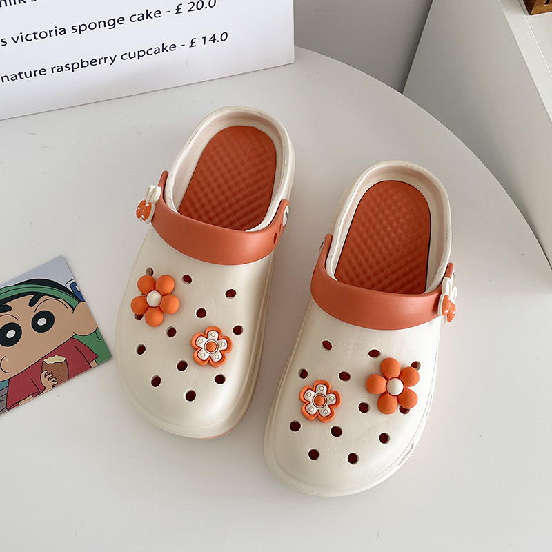 Zapatos con agujeros para mujer verano 2025 nuevo estilo de suela gruesa cómodo Baotou medio trapeador antideslizante desgaste exterior rojo sandalias de playa explosivas