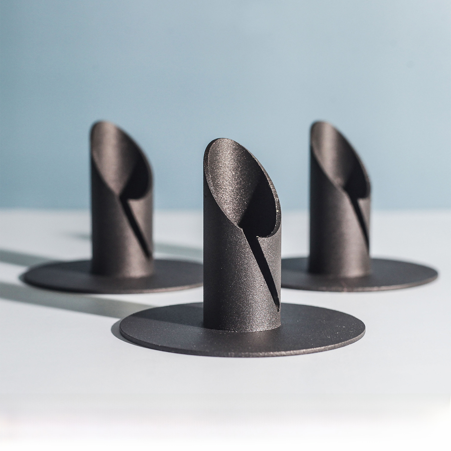 European pointed small candle holder Amazon black candle holder cutting craft iron metal candle holder living room home decoration