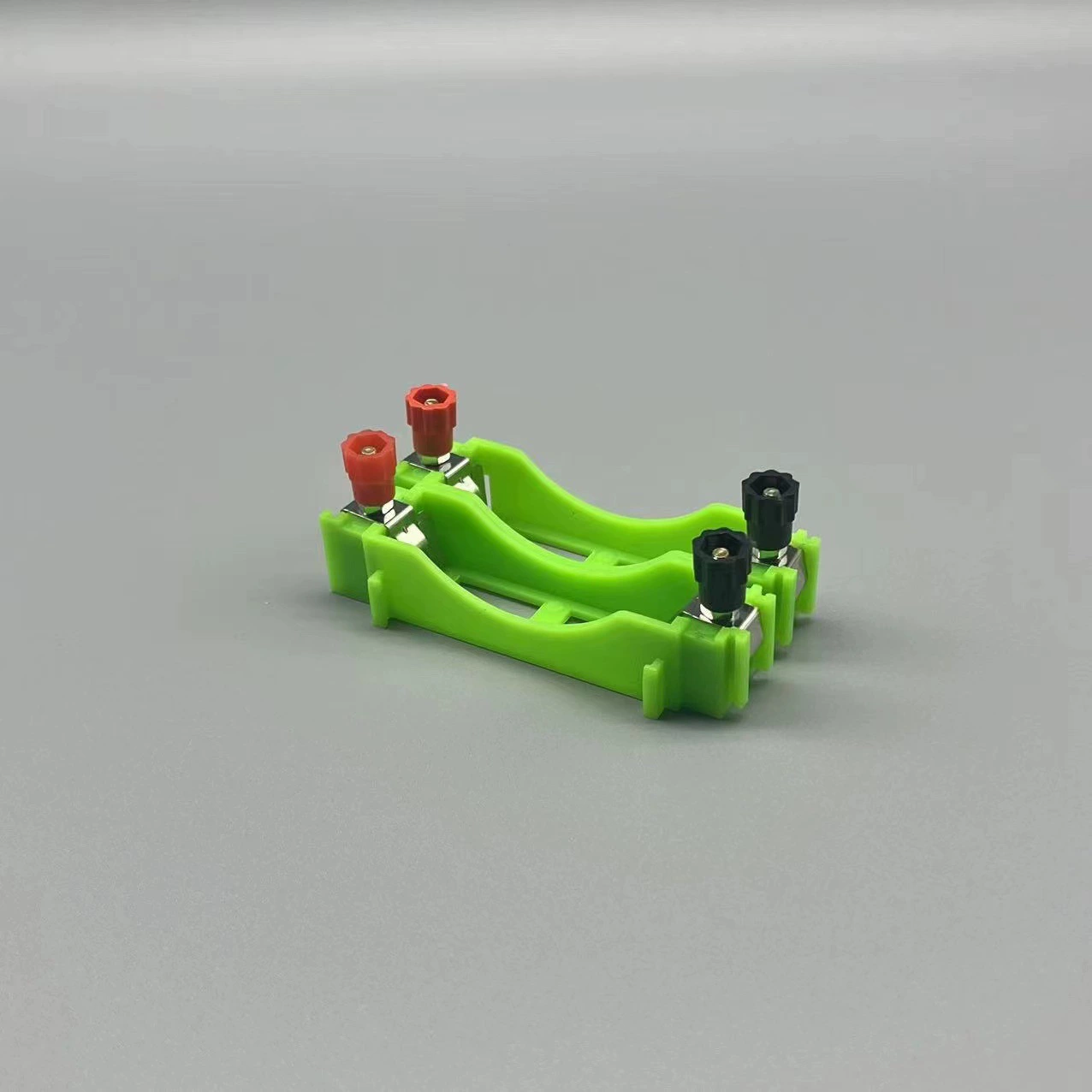 Аккумуляторный блок No 5, серия переплетных штифтов, экспериментальное оборудование с параллельной физикой и схемой электричества.