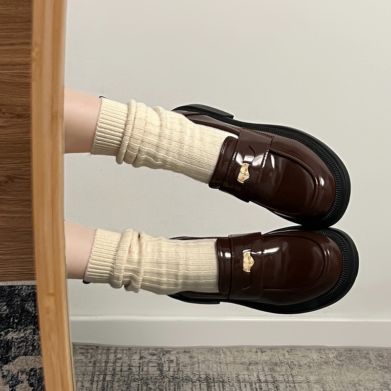 Retro Popular Chunky-Heeled Leather Shoes for Women 2025 New Autumn and Winter Slip-On French Loafers for Petite Women, Simple Style