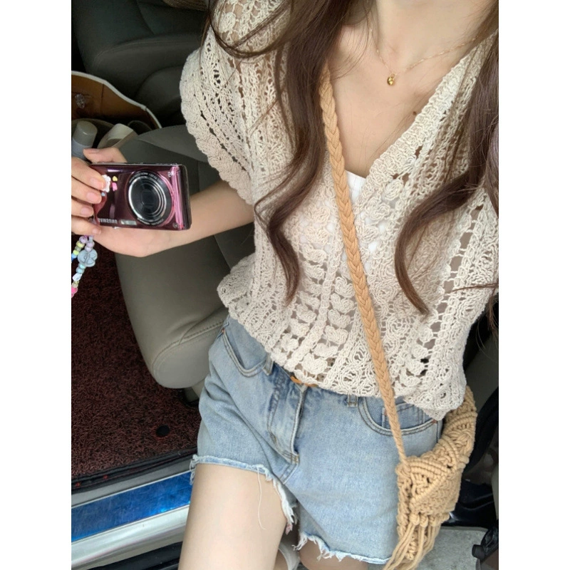 Шикарный дизайн, милый и пряный вязаный жилет с вырезами для женщин, лето 2024, новый стиль, небольшой внешний короткий топ без рукавов