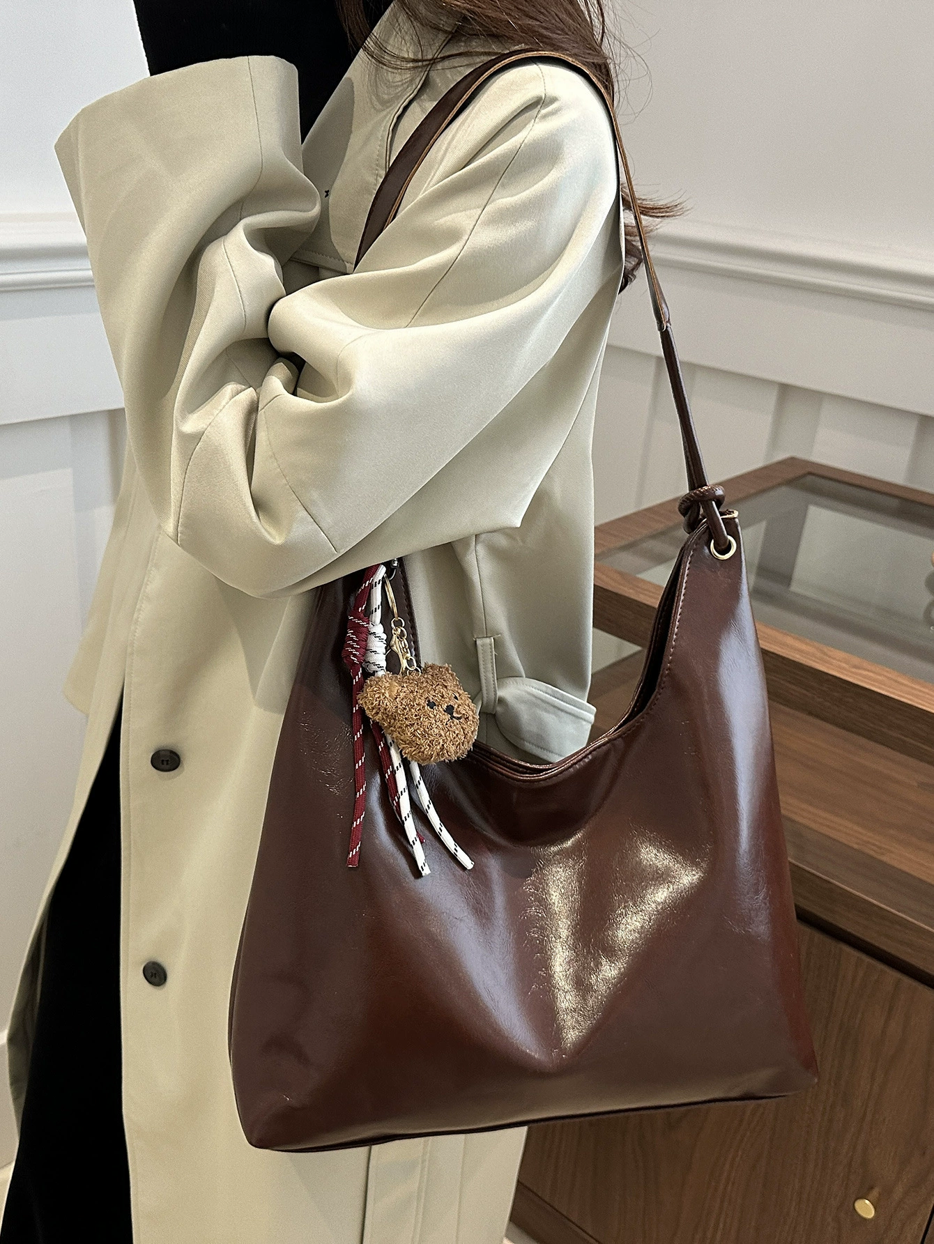Retro autumn fashionable handheld bag
