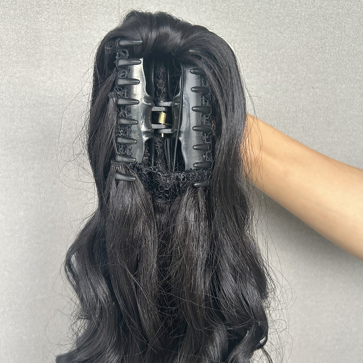 Extension queue de cheval bouclée avec pince synthétique_voghion.com