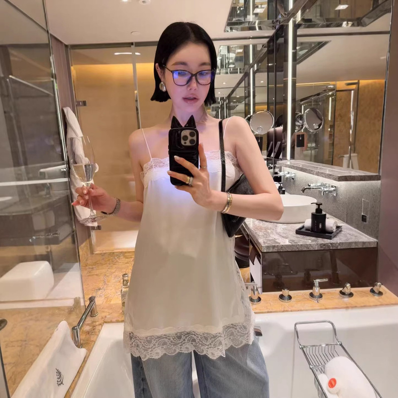 The New Korean Dongdaemun 2026 Summer Collection Features a Gentle and Versatile Lace Patchwork Camisole with a Stylish Vibe