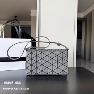 �ձ�������Fossettle�����μ�б����ŷ����Ůͬ��w�]���