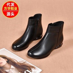 粗跟软皮时装靴女秋冬款2025新款低跟妈妈靴子软底加绒保暖皮靴女