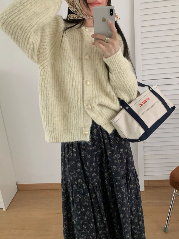 十三行韩版减龄显瘦圆领针织开衫女秋季爱心扣软糯毛衣外套上衣|undefined